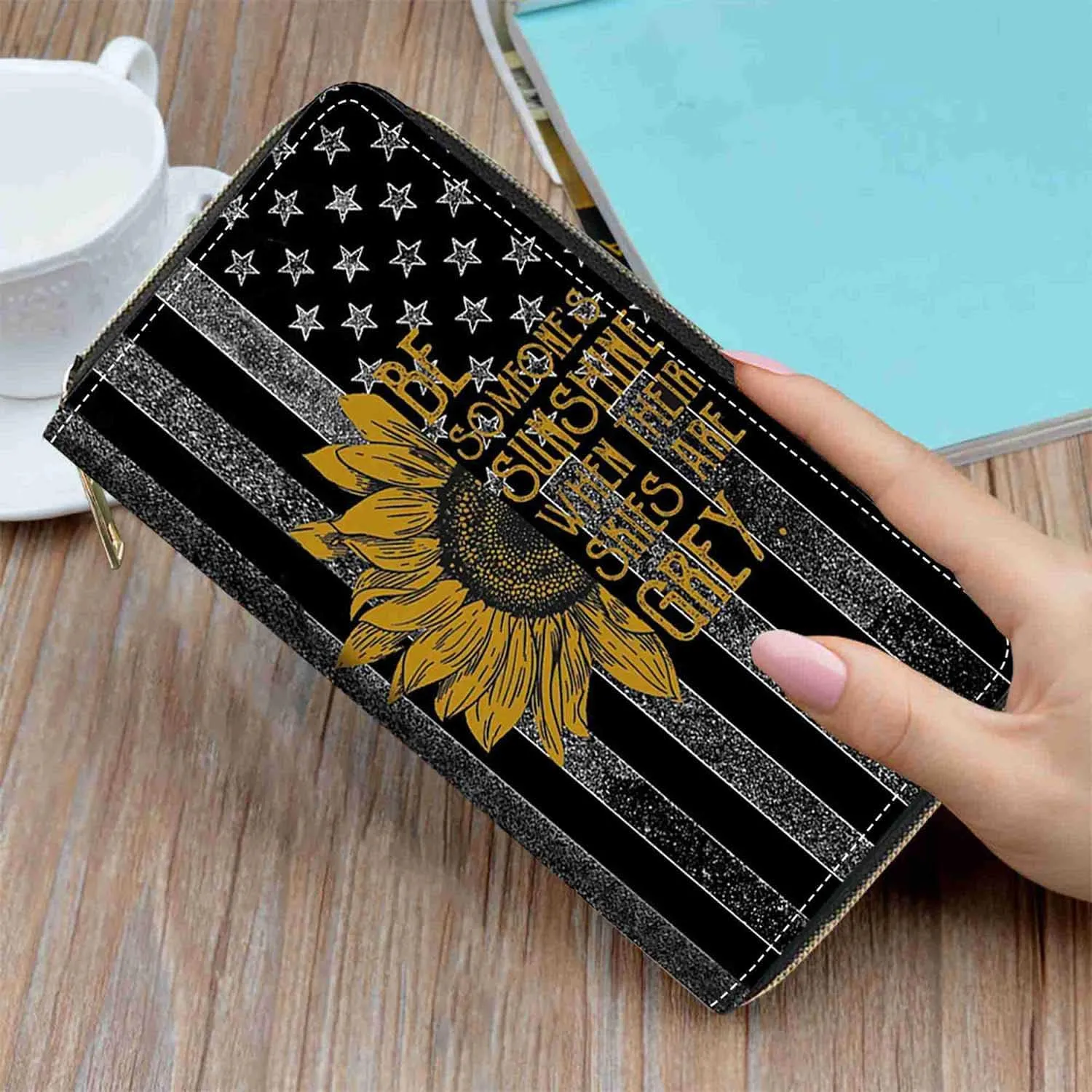 American Flag and Sunflower Quotes Print Wallet for Women Large Capacity Wallet Credit Card Holder PU Leather Zipper Clutch Purse Phone Wallet