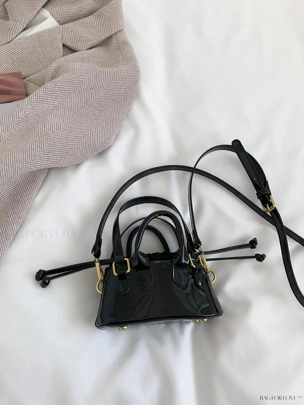 BagForLove - Lady's Little Treasure A Must-Have PU Contrast-Colored Handbag