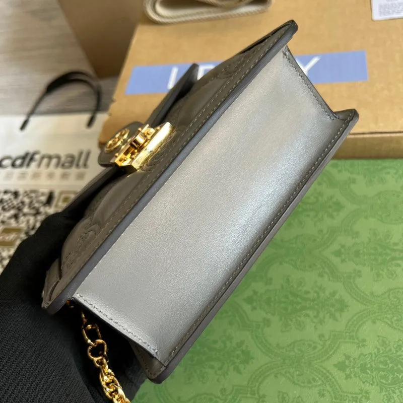 Charm - GG Bags - 900