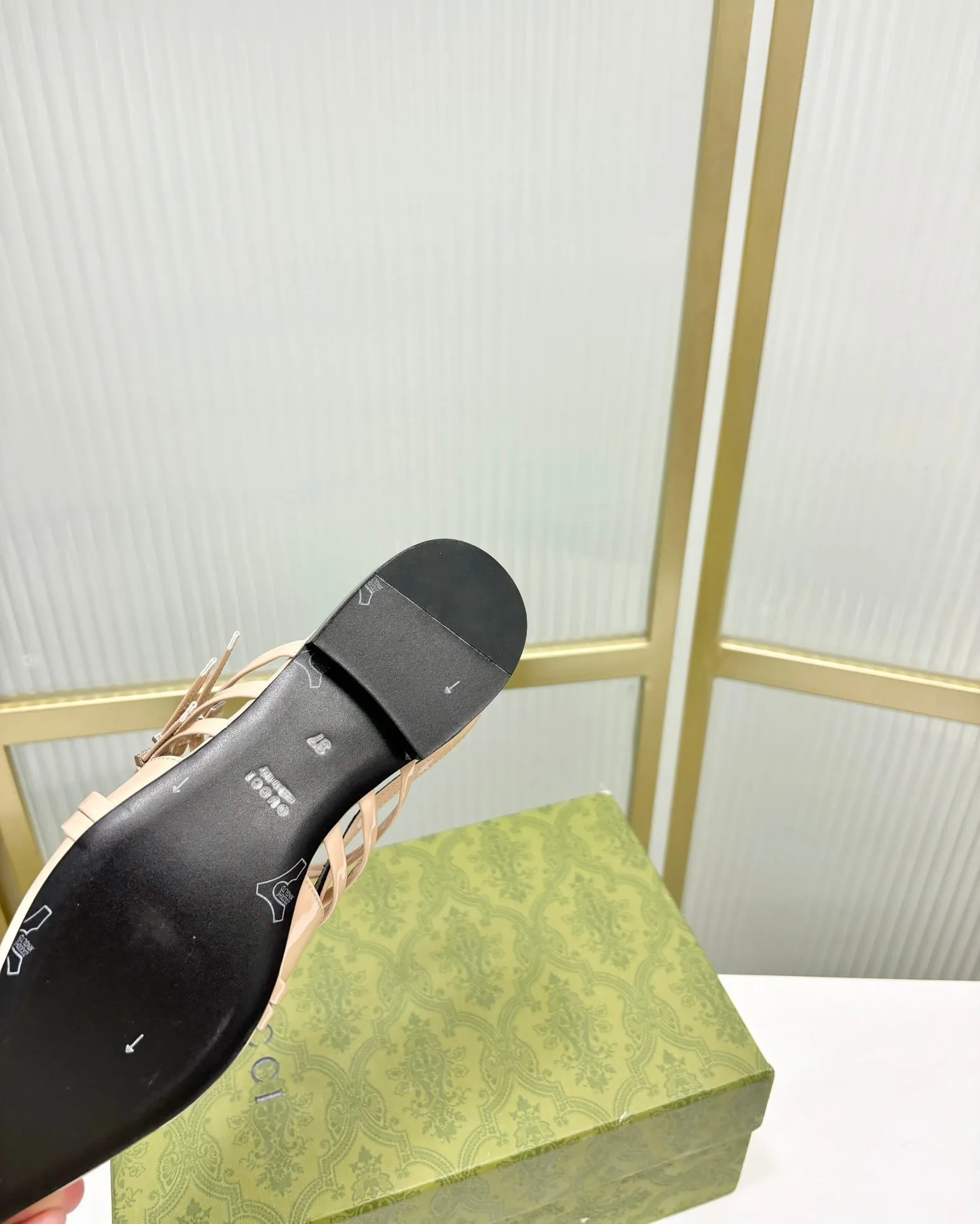 Classy GLOSSY SLINGBACK STRAPPY CREAM Long-lasting CALFSKIN BEIGE FLAT Gucci IN
