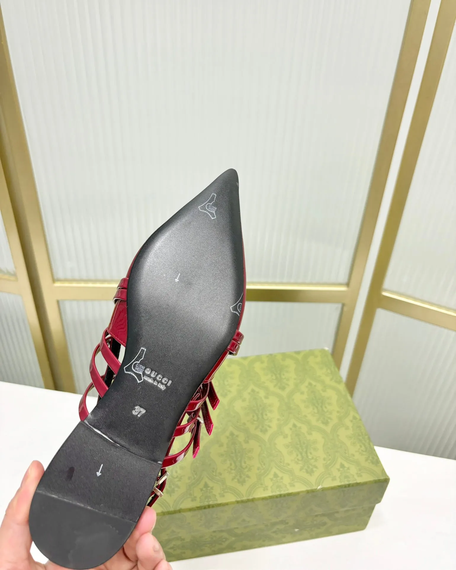 Gucci Diverse options GLOSSY STRAPPY CALFSKIN FLAT Complete product line IN RED SLINGBACK SCARLET