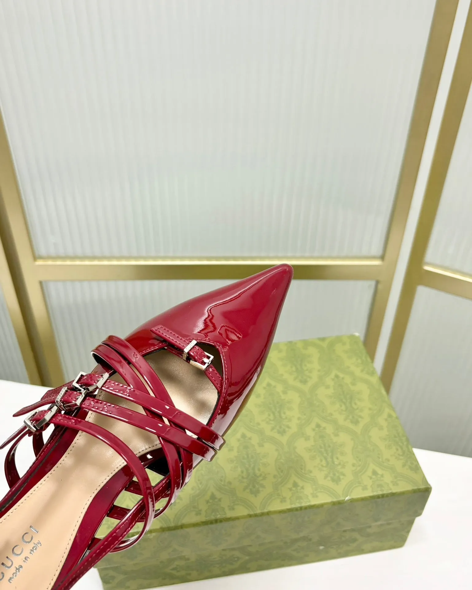 Gucci Diverse options GLOSSY STRAPPY CALFSKIN FLAT Complete product line IN RED SLINGBACK SCARLET