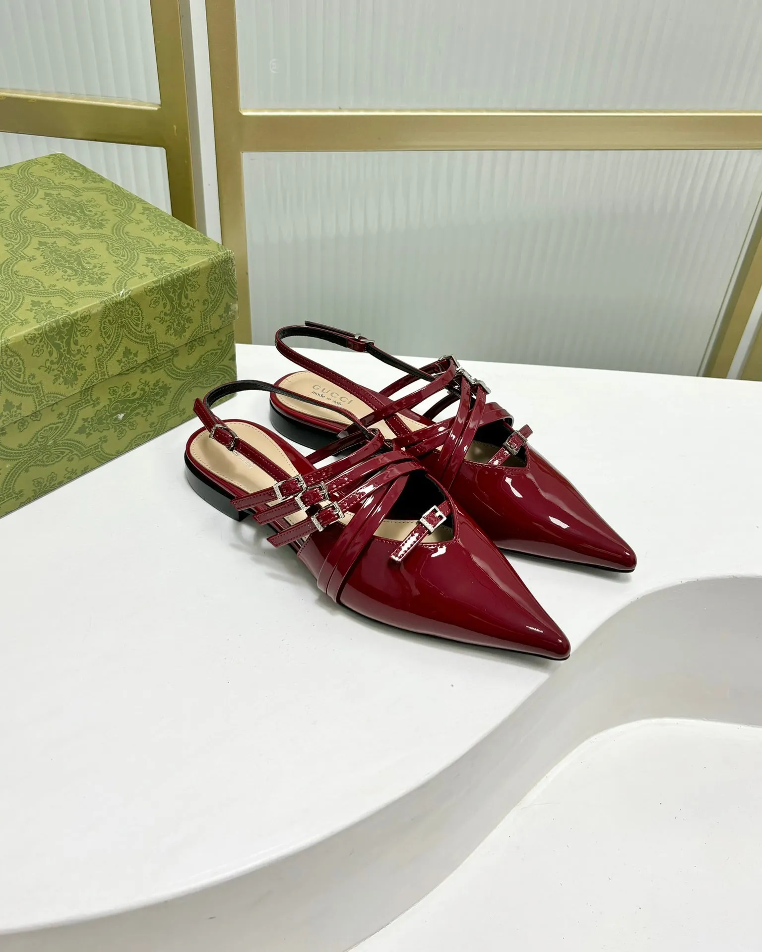 Gucci Diverse options GLOSSY STRAPPY CALFSKIN FLAT Complete product line IN RED SLINGBACK SCARLET