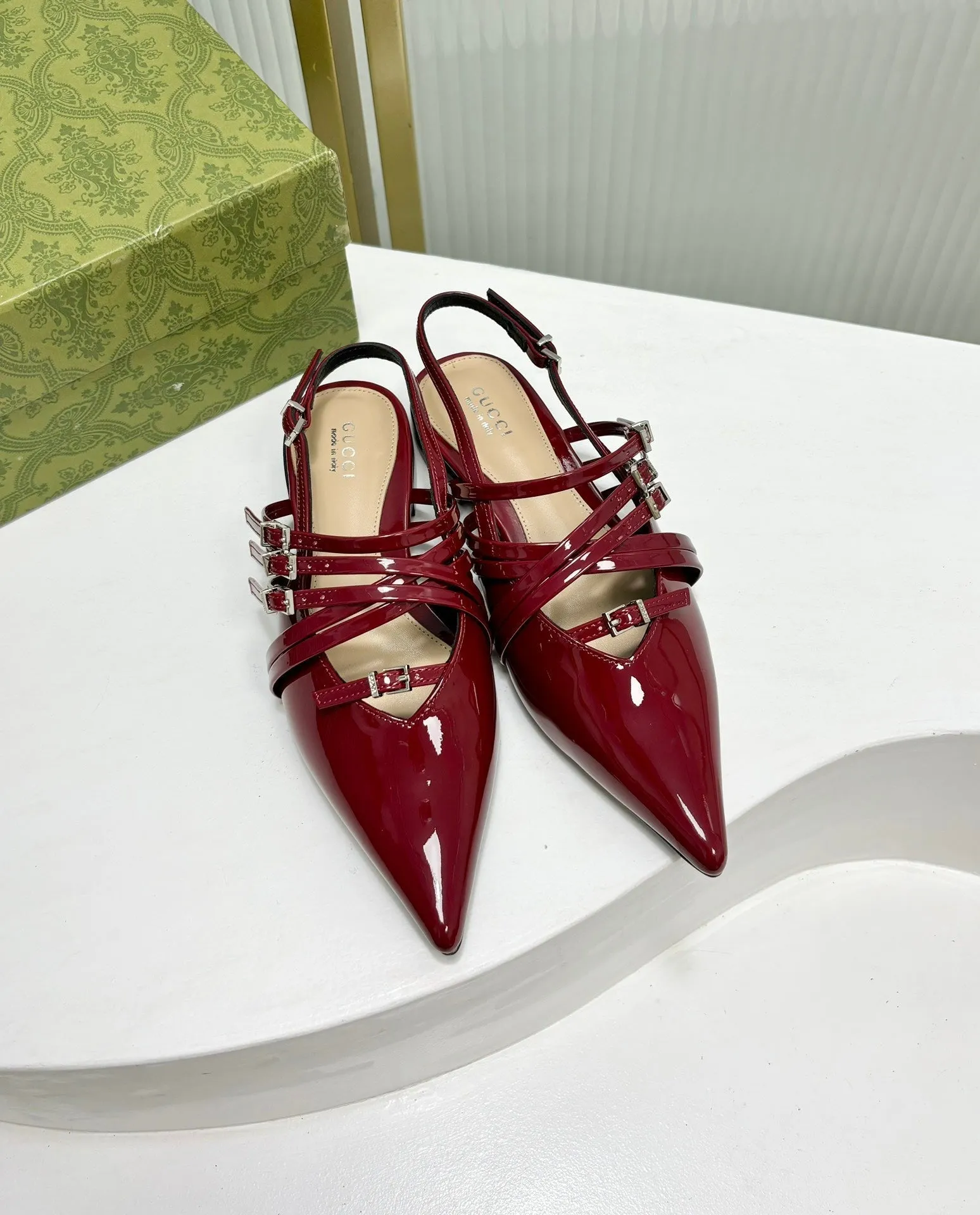 Gucci Diverse options GLOSSY STRAPPY CALFSKIN FLAT Complete product line IN RED SLINGBACK SCARLET