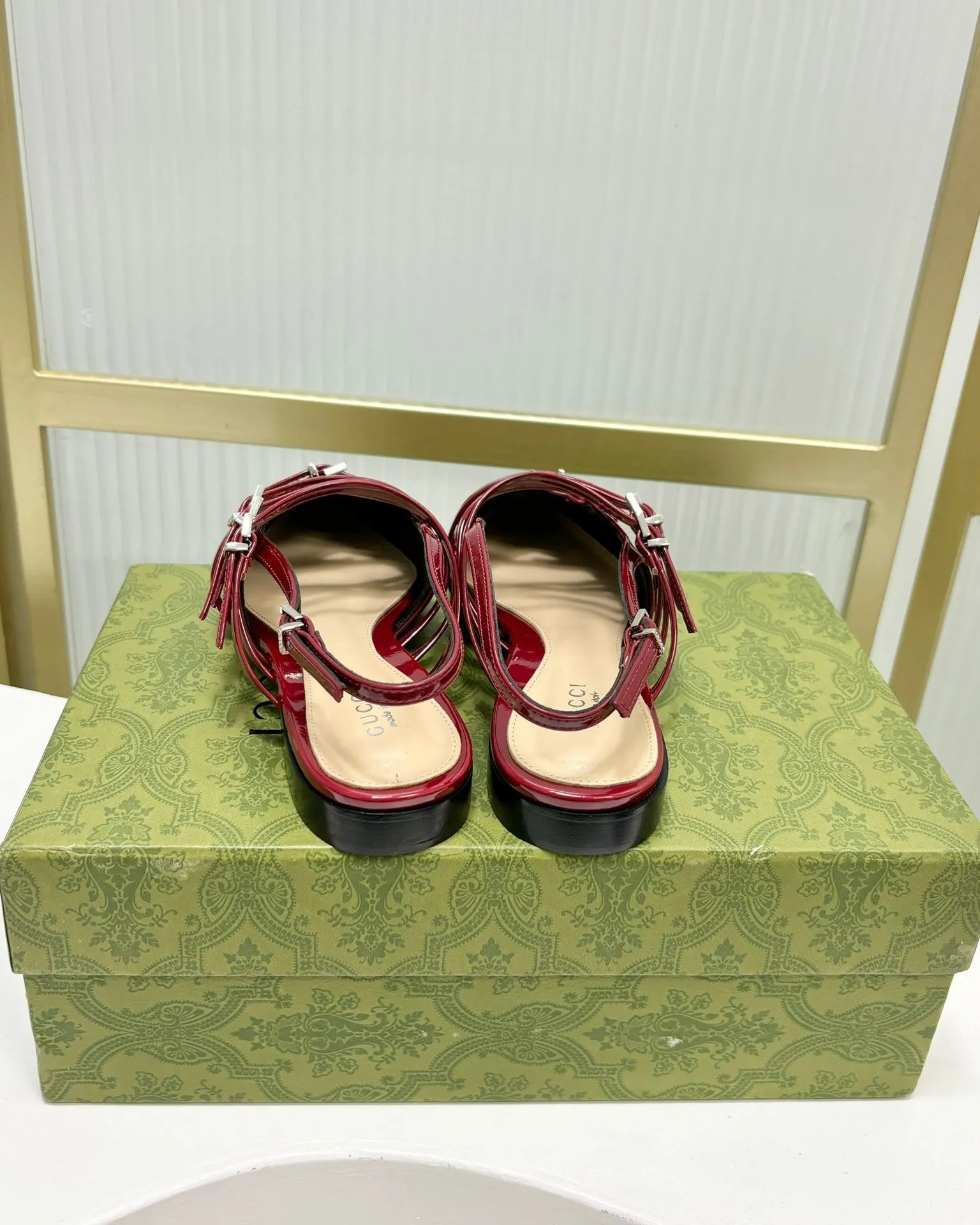 Gucci Diverse options GLOSSY STRAPPY CALFSKIN FLAT Complete product line IN RED SLINGBACK SCARLET