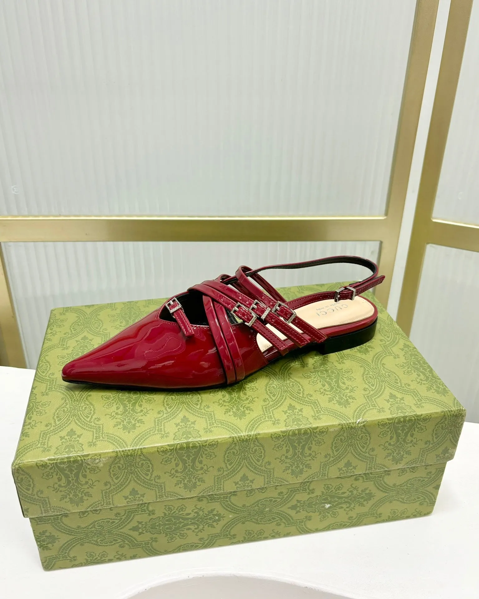 Gucci Diverse options GLOSSY STRAPPY CALFSKIN FLAT Complete product line IN RED SLINGBACK SCARLET