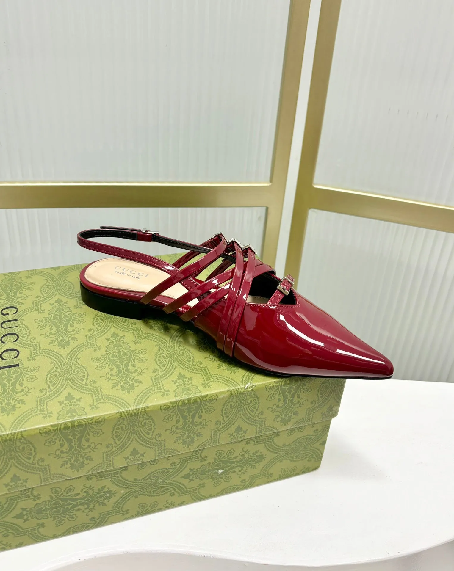 Gucci Diverse options GLOSSY STRAPPY CALFSKIN FLAT Complete product line IN RED SLINGBACK SCARLET