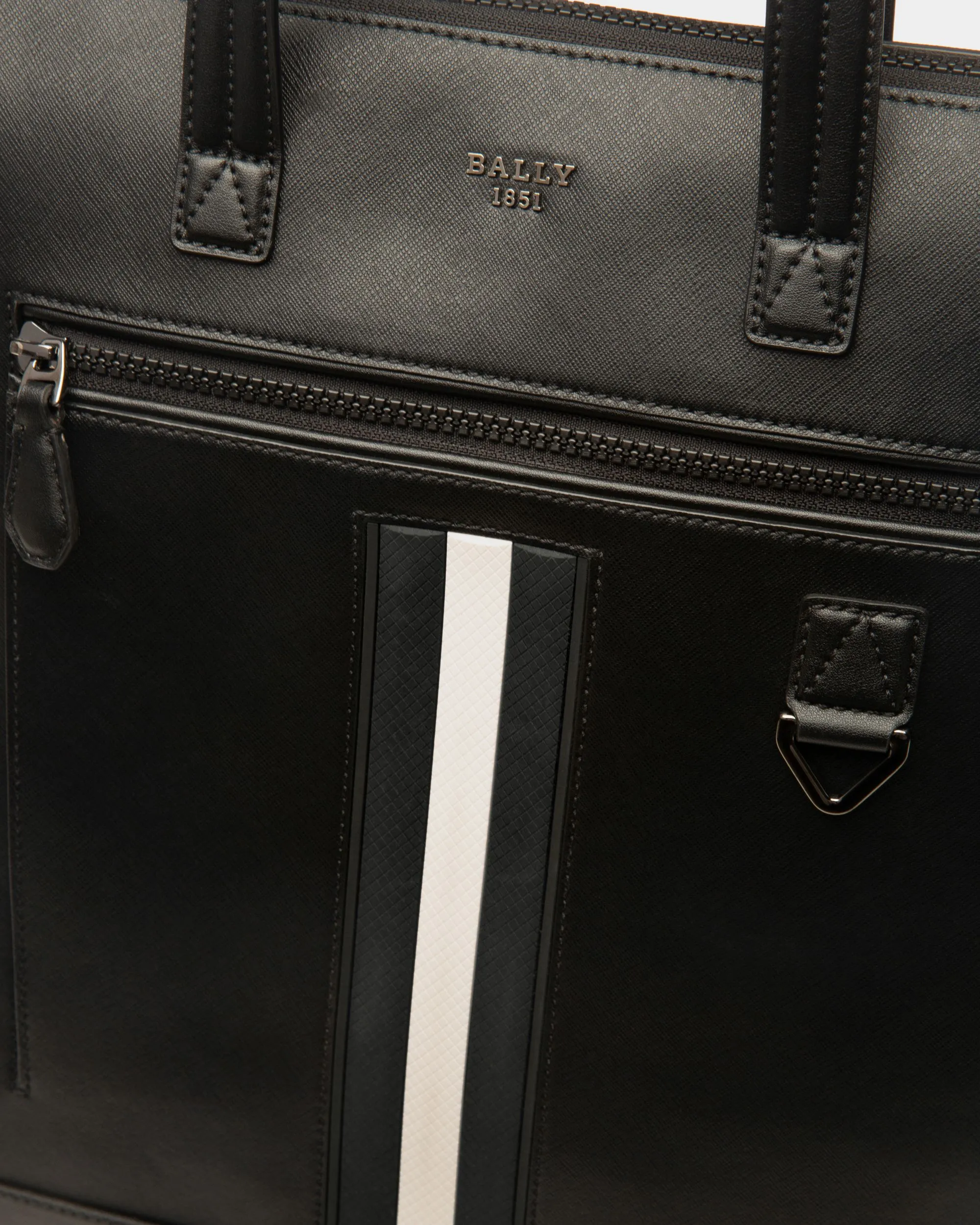 Mahir Recycled Leather Tote Bag In Black