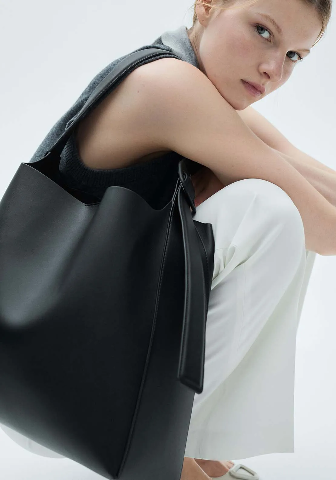 Shopper bag with buckle - Black