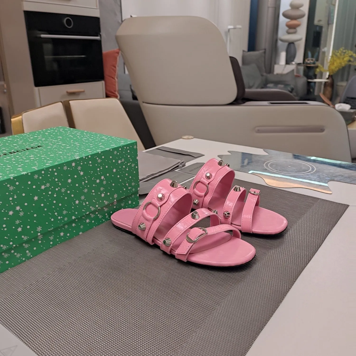 Tailored selection IN PINK SHEEPSKIN Accessible Balanciaga WAX-OIL WEWAK STUDDED SANDALS STRAPPY FLAT